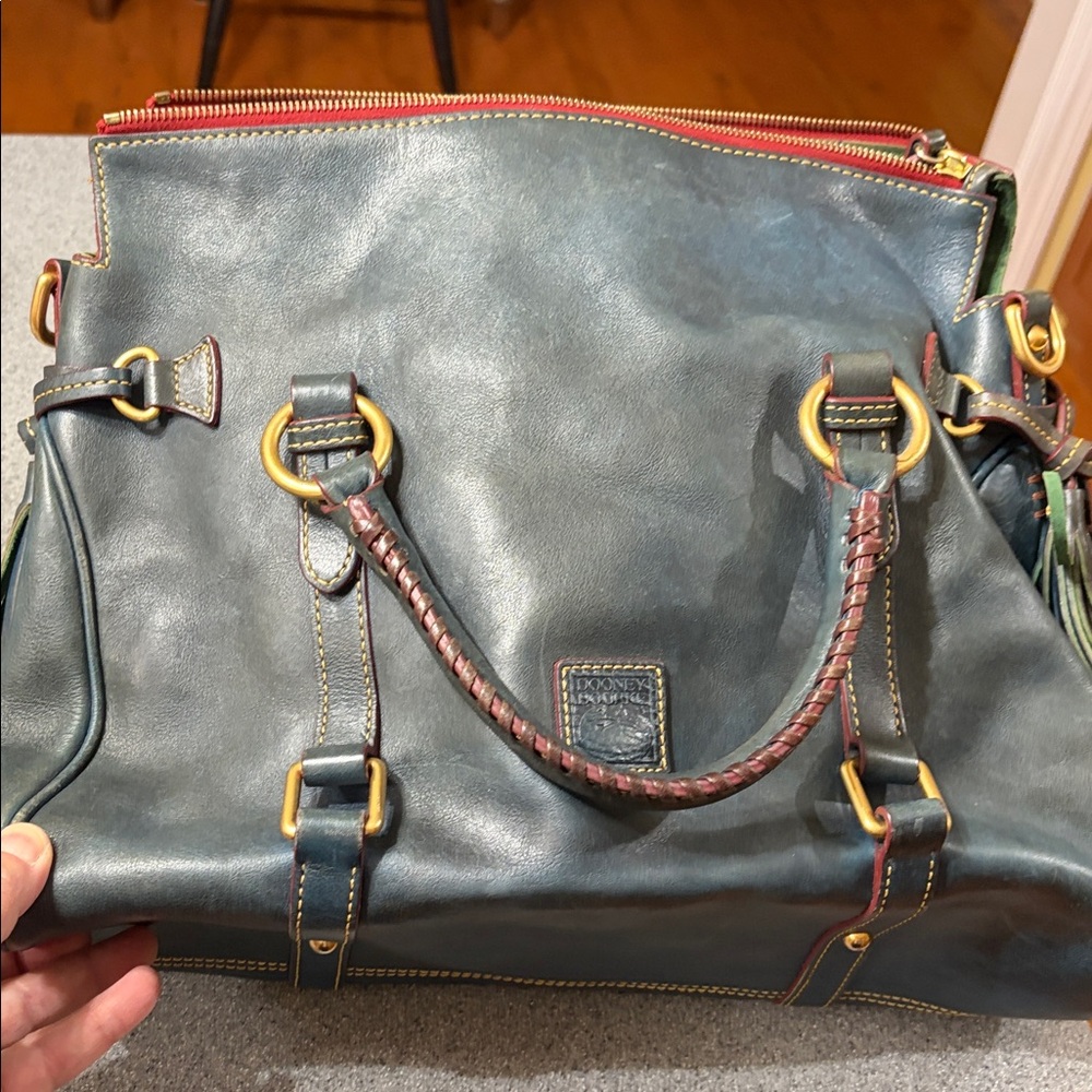 Dooney and Bourke Handbag! - Picture 4 of 8